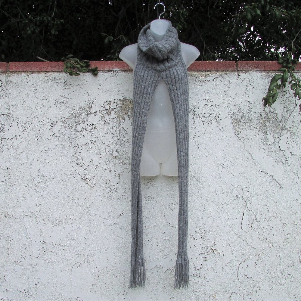 Sisley gray ribbed turtleneck fringe scarf O/S